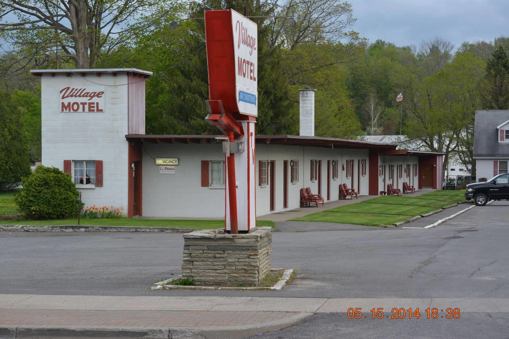 The Village Motel Richfield Springs Buitenkant foto